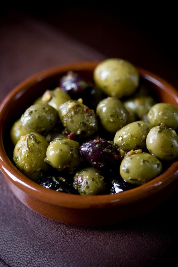 Homemade marinated olives (4 people)